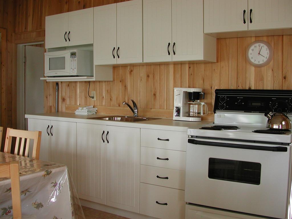 Birch Cliff Lodge On Baptiste Lake Highland Grove Kamer foto